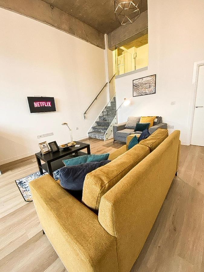 Modern Luxury Serviced Duplex Apartments By Repose- 150 Metro Court, West Bromwich Exterior photo