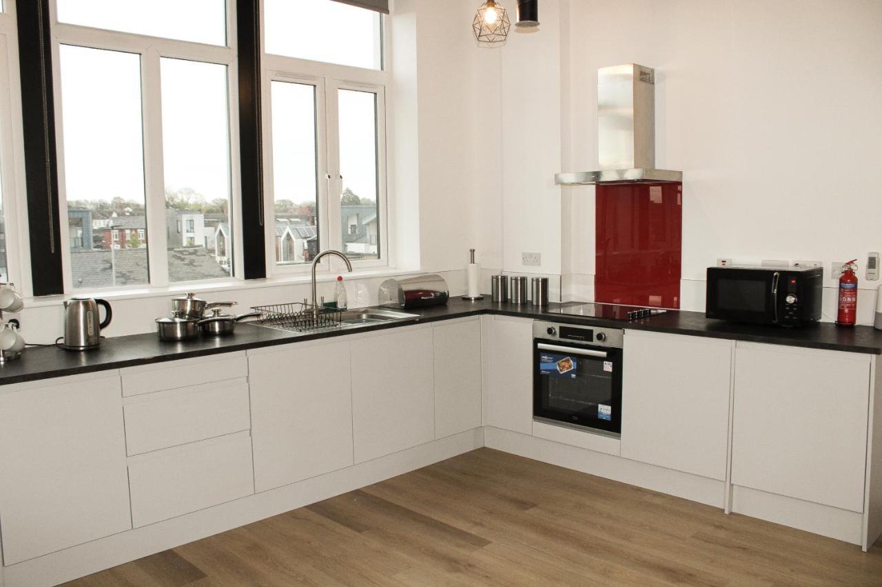 Modern Luxury Serviced Duplex Apartments By Repose- 150 Metro Court, West Bromwich Exterior photo